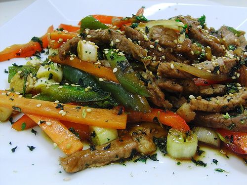 Ternera salteada al estilo chino - ¡Con verduras y soja!