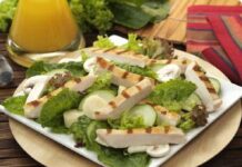 Pollo en ensalada