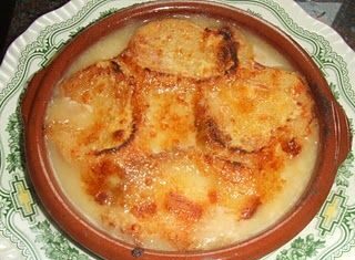 Sopa de cebolla gratinada (6 personas) Sopa de cebolla gratinada