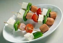 Pinchos de queso y salchichas Pinchos de queso y salchichas