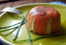 Ensalada de salmón y mousse de aguacate
