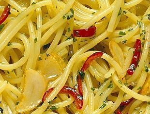 Espaguetis aglio, olio e peperoncino
