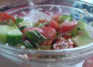 Filete de carbonero con ensalada de patata y pepino