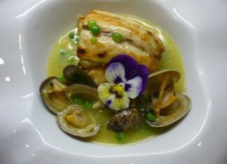 Lubina con salsa verde