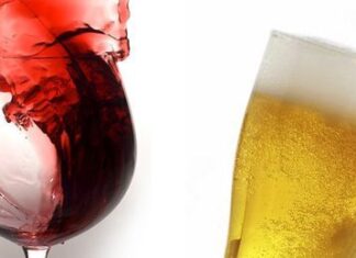 ¿Cerveza o vino? ¿Cuál elegir si se está a dieta?