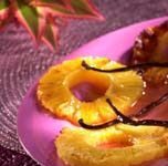 Piña a la plancha con salsa de vainilla