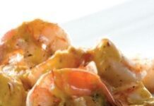 Camarones en salsa de almendra y azafrán