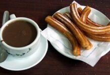 Churros con chocolate caliente