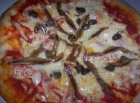 Pizza de anchoas y mozzarella
