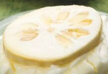 Torta de merengue y chirimoya alegre