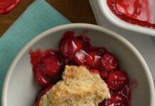 Postre de cerezas con un toque de almendra