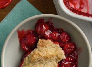 Postre de cerezas con un toque de almendra