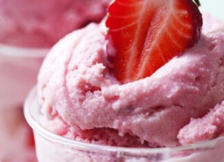 Helado de fresa casero con solo 3 ingredientes