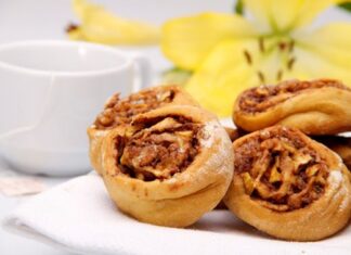 Postres fáciles de hacer: ROLLITOS DE MANZANA CON PASAS